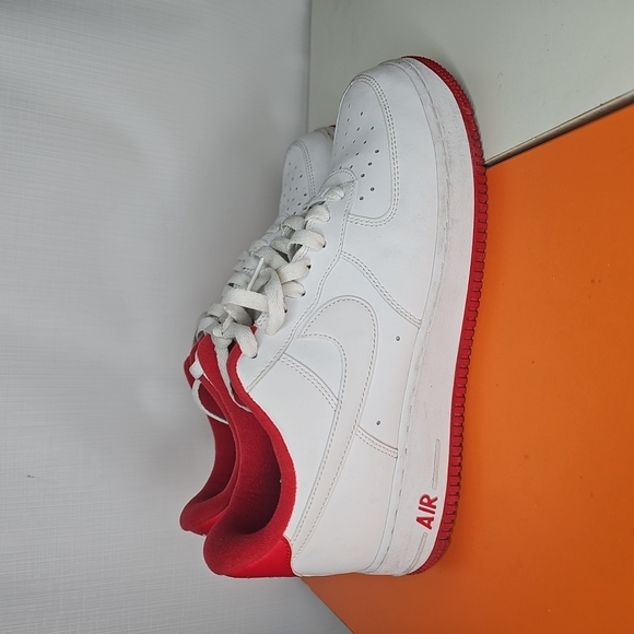 Nike Air Force 1 Men's White and Red Sneakers Size 9 - Picture 1 of 11
